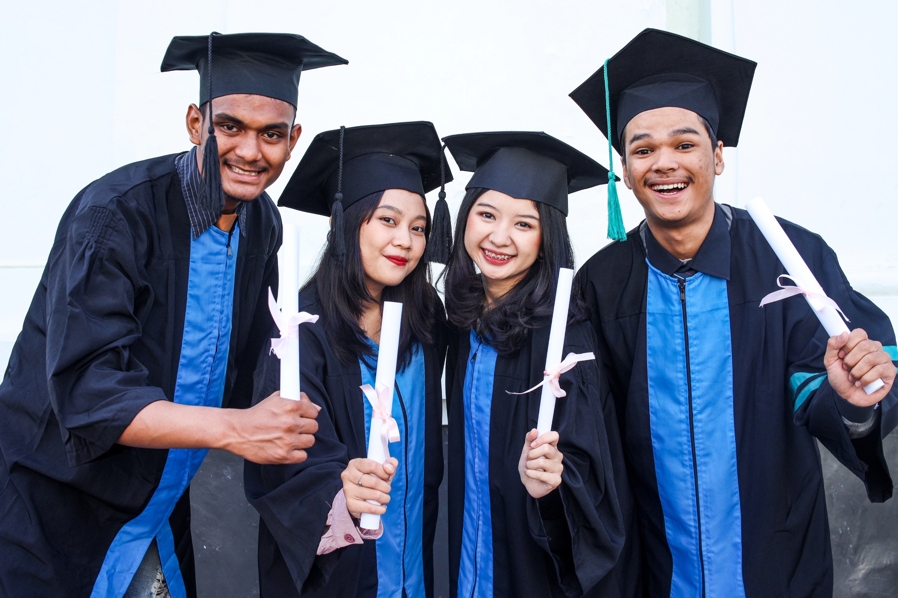 What New Graduates Should Know About Managing Money | American Riviera Bank