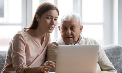 /thumbs/400×240×85×c/entries/caring-grownup-daughter-teaching-elderly-father-to-use-laptop.png