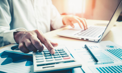/thumbs/400×240×c/products/2020/11/bigstock-Businessman-Analyze-Data-Of-St-351325879.jpg